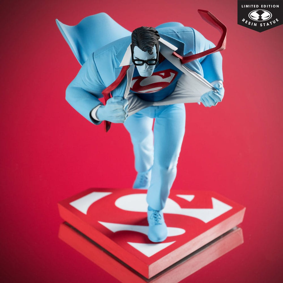 DC Direct Statue 1/10 Superman Red and Blue: Superman by Clayton Henry Limited Edition 16 cm - The Happy Toy Store
