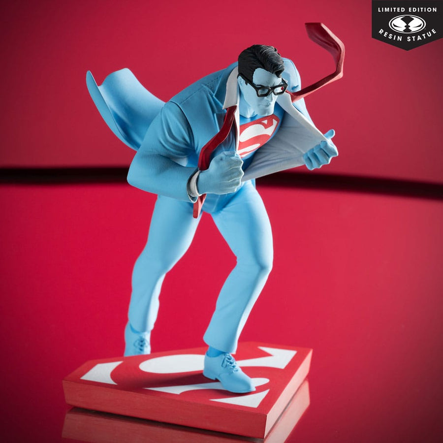DC Direct Statue 1/10 Superman Red and Blue: Superman by Clayton Henry Limited Edition 16 cm - The Happy Toy Store