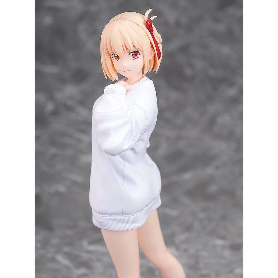 Lycoris Recoil PVC Statue 1/7 Chisato Nishikigi: Oversized Sweatshirt Ver. 25 cm - The Happy Toy Store