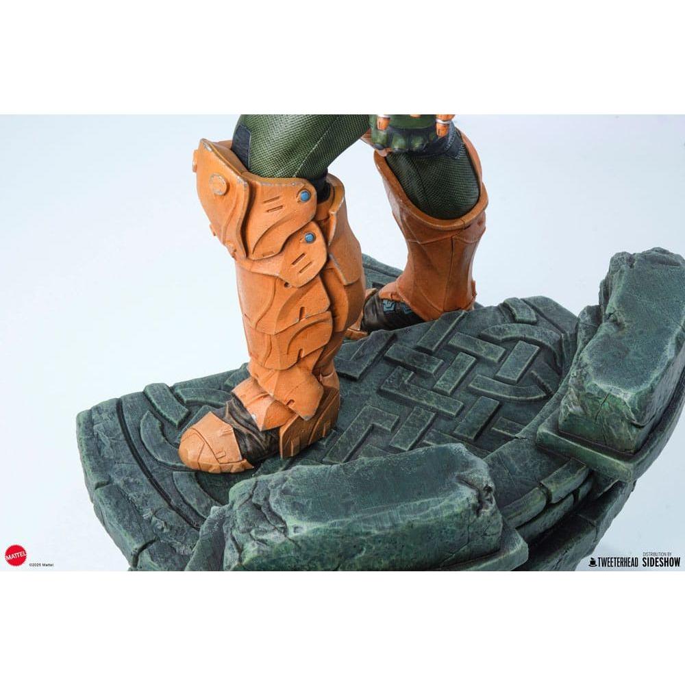 Masters of the Universe Legends Maquette Man - at - Arms 51 cm - The Happy Toy Store