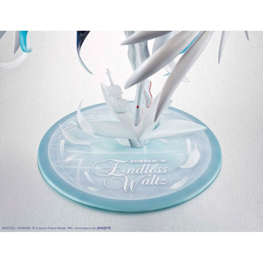 Mobile Suit Gundam x Hatsune Miku Lucrea PVC Statue Hatsune Miku x Wing Gundam Zero EW 45th Anniversary 27 cm - The Happy Toy Store