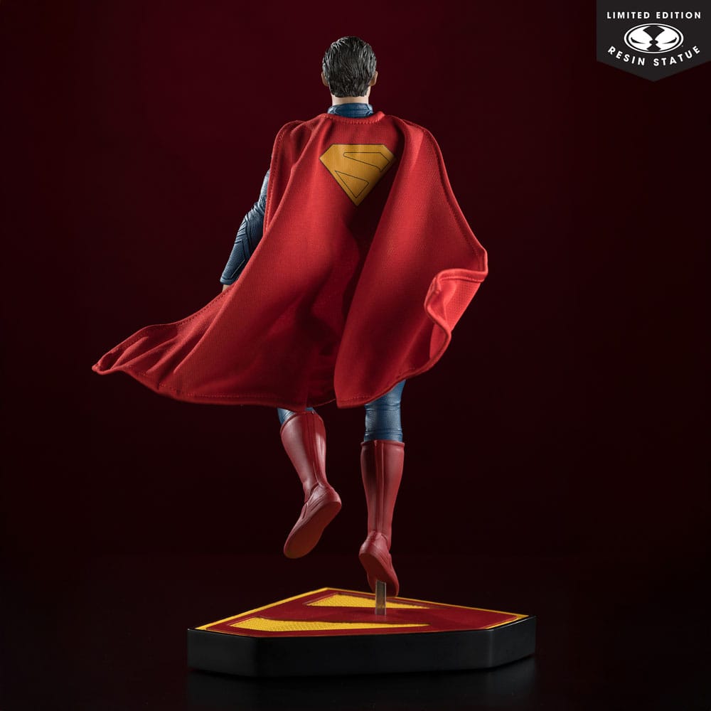 Superman (2025) DC Direct 1/6 Statue Superman 35 cm - The Happy Toy Store