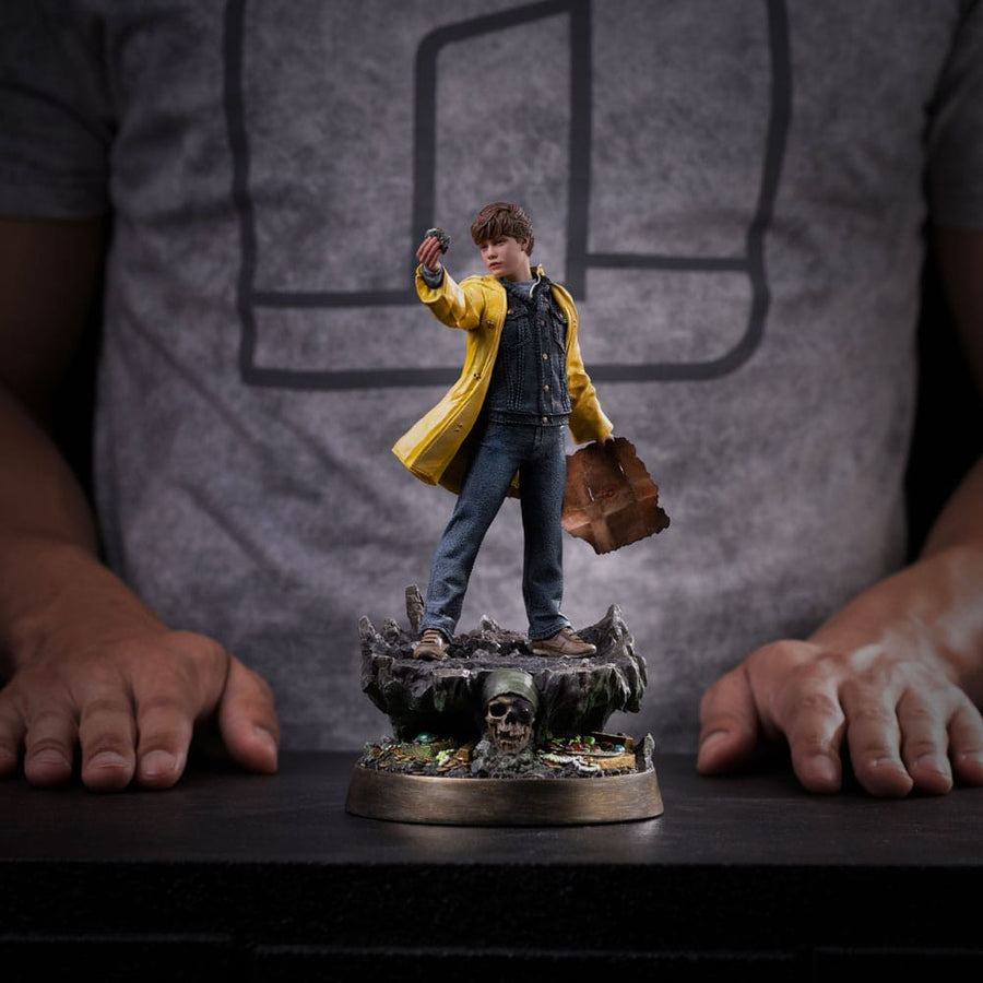 The Goonies Art Scale Statue 1/10 Mikey Walsh (40th anniversary) 21 cm - The Happy Toy Store