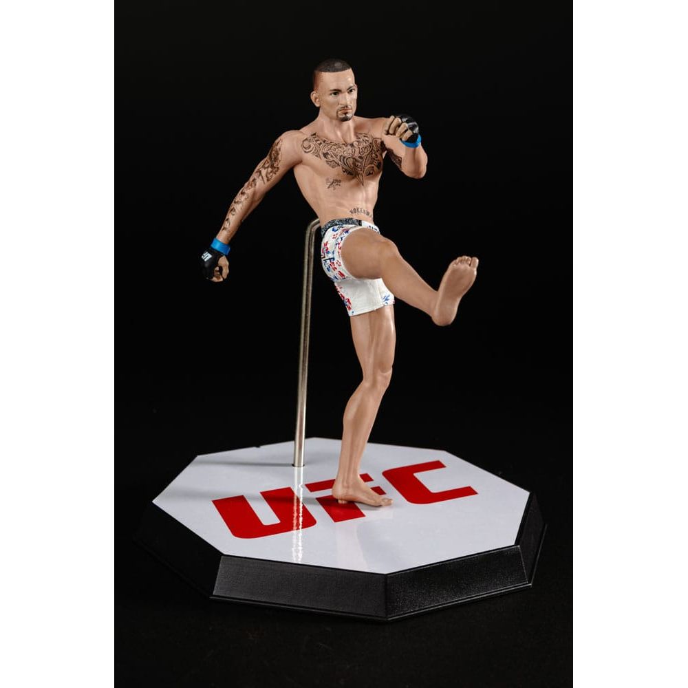 UFC Posed PVC Statue Max Holloway 18 cm - The Happy Toy Store