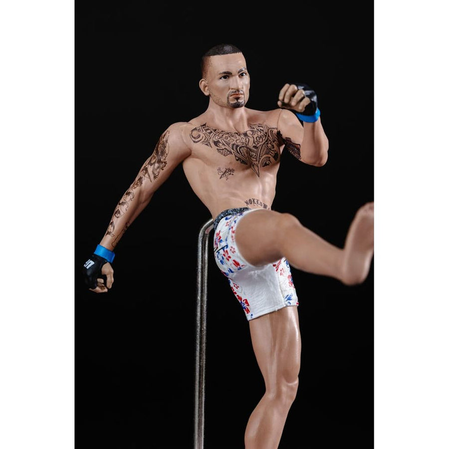 UFC Posed PVC Statue Max Holloway 18 cm - The Happy Toy Store
