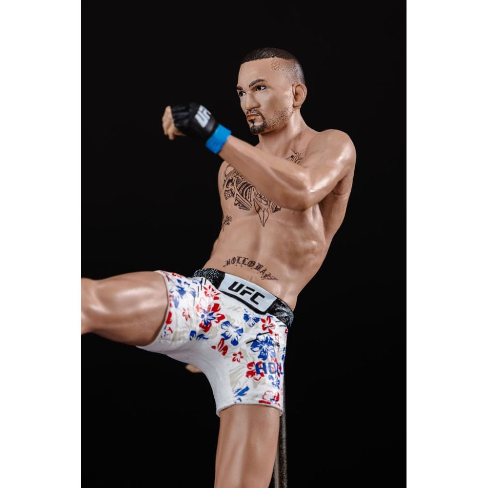 UFC Posed PVC Statue Max Holloway 18 cm - The Happy Toy Store